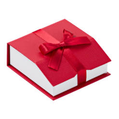 A 2.1-inch gold-plated pewter wreath brooch inspired by White House Christmas décor — a timeless, patriotic accessory that brings holiday spirit to your outfit.